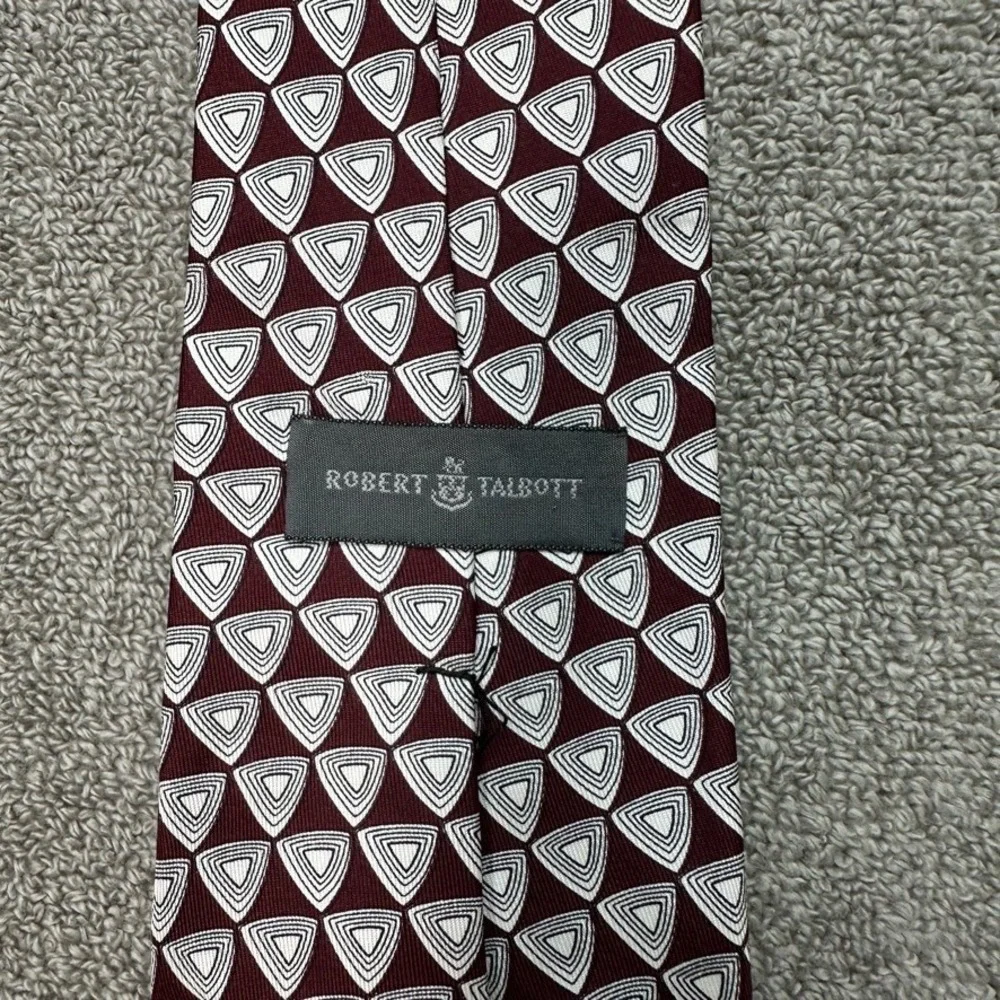 Robert Talbott Mens Silk Tie Burgundy White Geometric Triangle Pattern USA Made